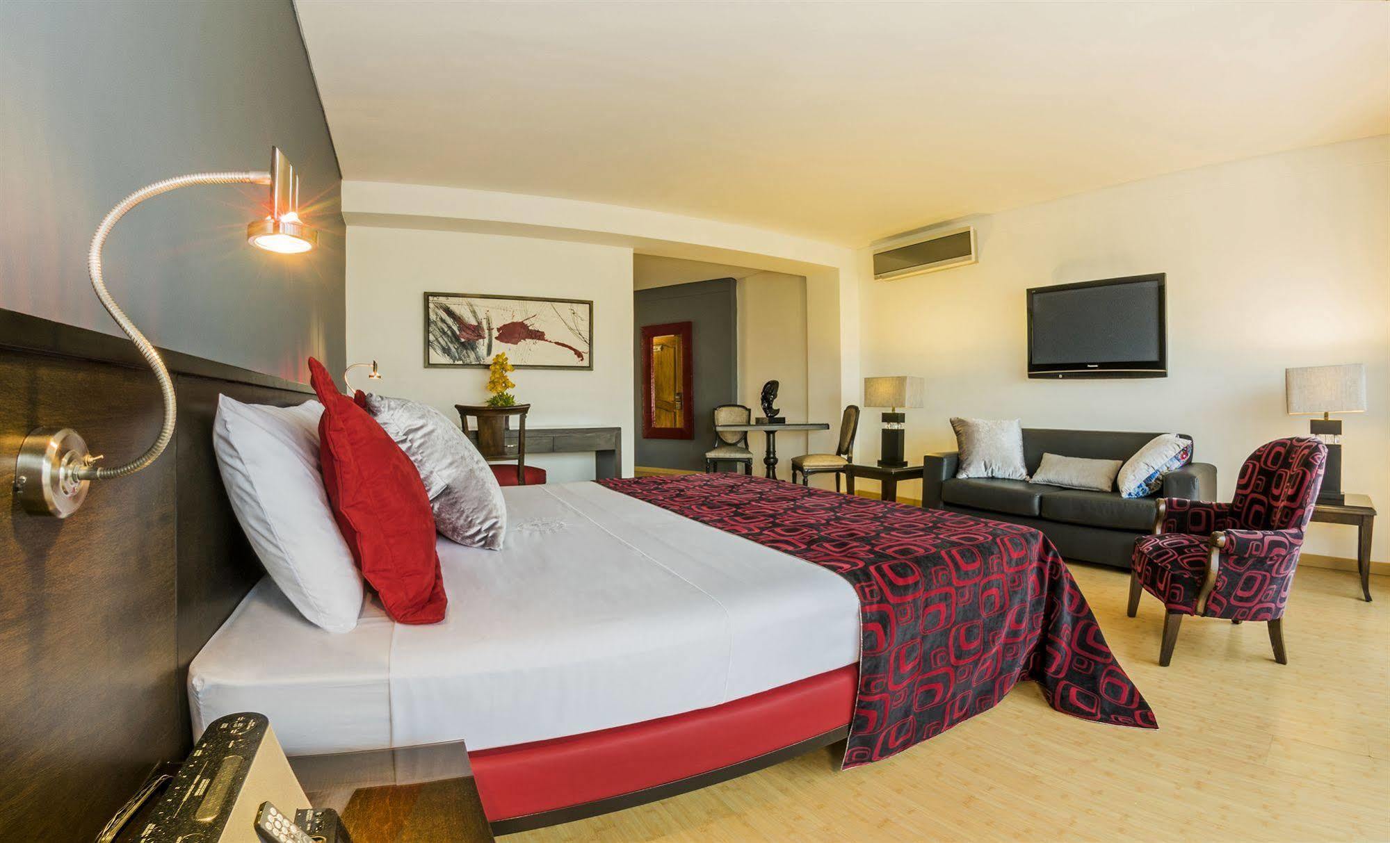 Hotel Egina Медельин Экстерьер фото